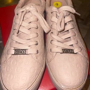 Woman’s guess shoe